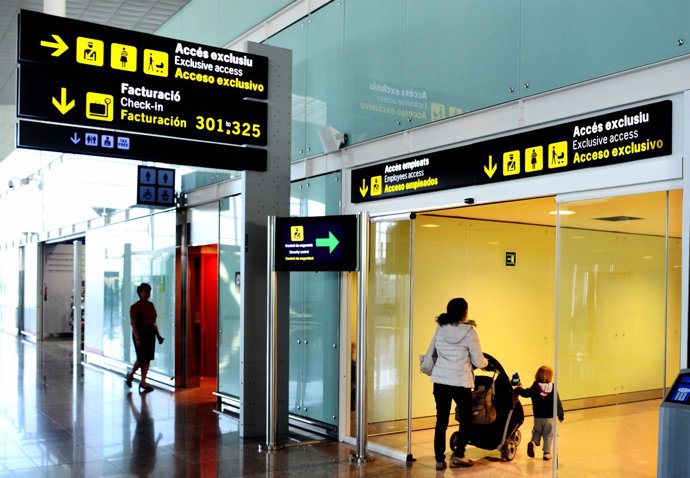 Filtros de seguridad para familias con niños en el aeropuerto de El Prat