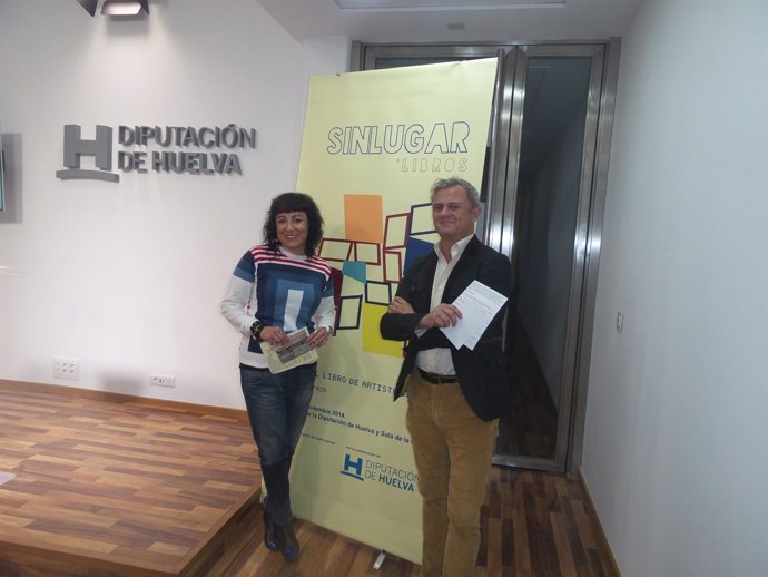 Elena Tobar y Rubén Barroso presentan 'Sinlugar'.