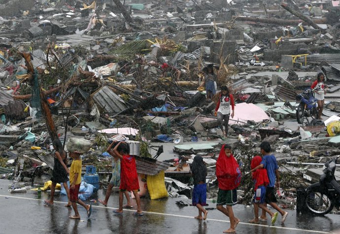 Supervivientes del tifón Yolanda en Filipinas