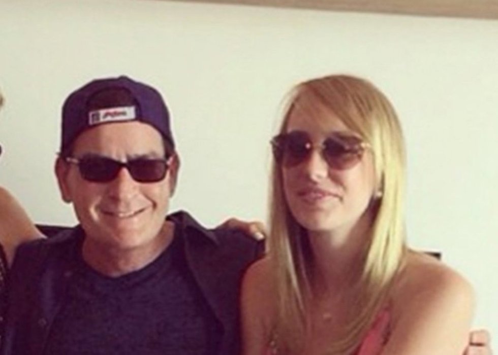 La exprometida de Charlie Sheen, Brett Rossi, ingresada por sobredosis