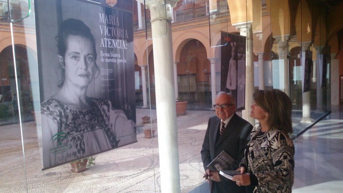 García Baena y Gómez visitan la muestra