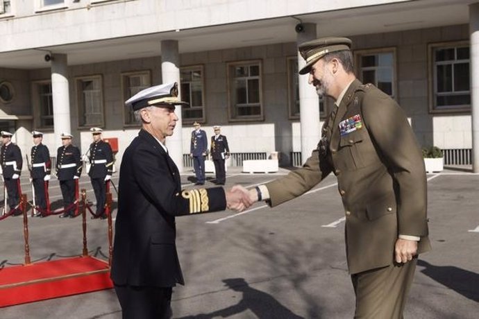 Felipe VI es recibido por el JEMAD durante su visita al Mando de Operaciones