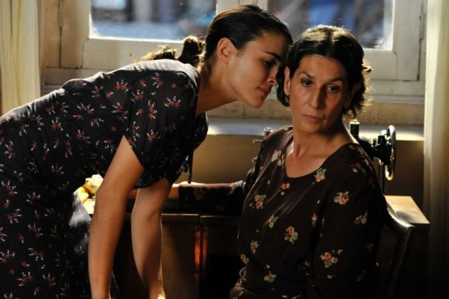 El tiempo entre costuras