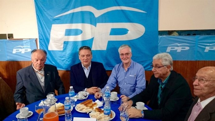 Alfredo Prada (PP) durante una reunión de simpatizantes del PP en Argentina