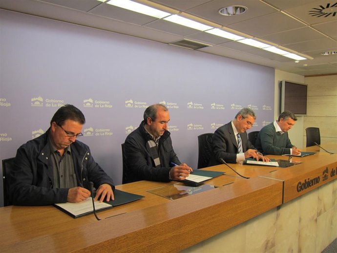 Burgos firma los convenios con los alcaldes de Fonzaleche, Grañón y Tudelilla