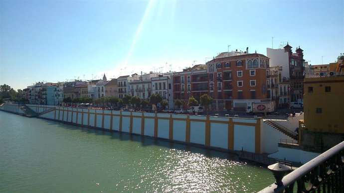Muro de la calle Betis.