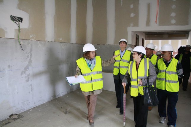 Vecinos visitan las obras del hospital