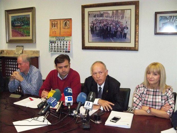  Luis Rodríguez Aller, (Segundo Drcha) Y Tino Rodríguez (Segundo Izq)