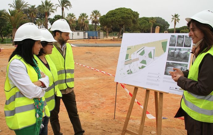 Diputados visitan las obras del entorno de la Columna del IV Centenario. 