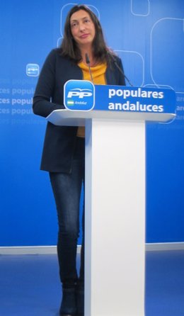 La secretaria general del PP-A, Dolores López Gabarro, en rueda de prensa