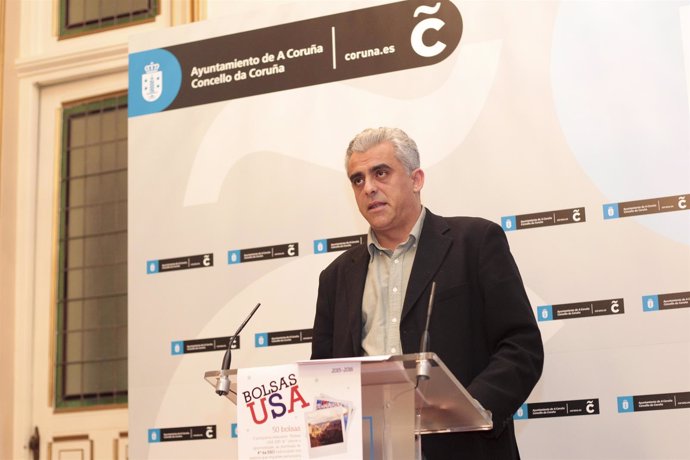 El edil de A Coruña Francisco Mourelo presenta Becas para USA