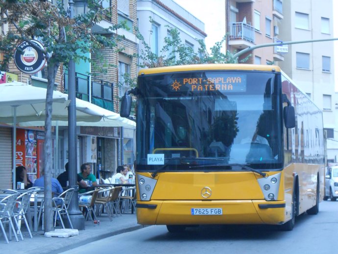 Paterna subvenciona el autobús municipal para desempleados y jubilados.