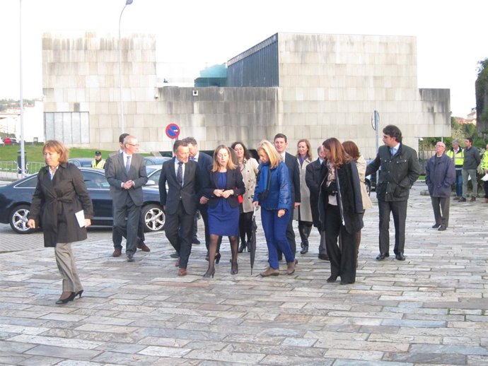 La ministra de Fomento, Ana Pastor, a su llegada al acto de Santiago