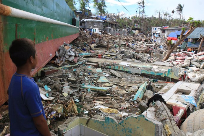 Zona dañada por el paso del tifón 'Yolanda' en Filipinas