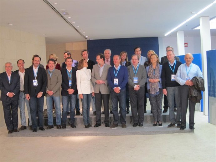 Foto de familia del PP en Cáceres