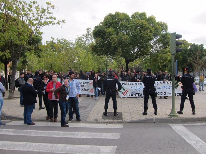 Manifestación en la convención del PP en Cáceres
