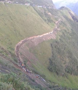 Un autobús se despeña 400 metros por un barranco en Ecuador