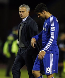 Diego Costa y José Mourinho tras un partido con el Chelsea