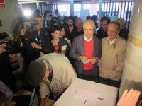 9N.- Duran vota 'sí-no' perquè millori el "tracte" a Catalunya i recorda que no és independentista
