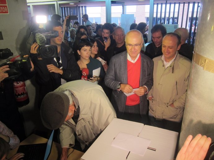 Josep Antoni Duran (UDC) votando el 9N