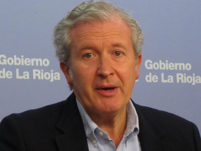 El consejero de Presidencia, Emilio del Río, con entidades deportivas