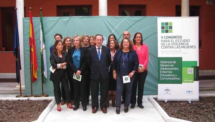 De Llera presenta el Comité Científico contra las mujeres