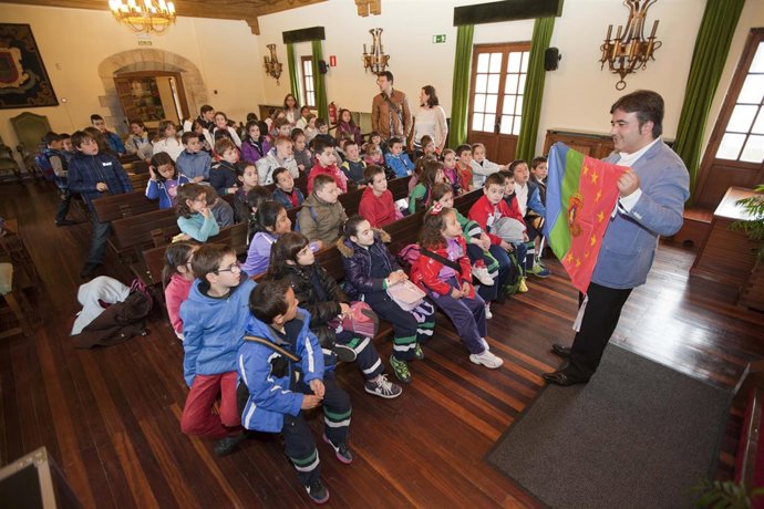 Visita de alumnos del colegio Gloria Fuertes al Ayuntamiento