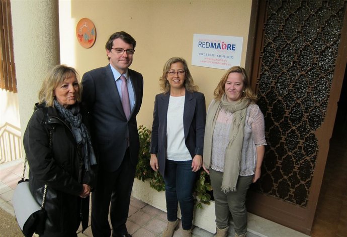 Visita del alcalde de Salamanca a las dependencia de Red Madre