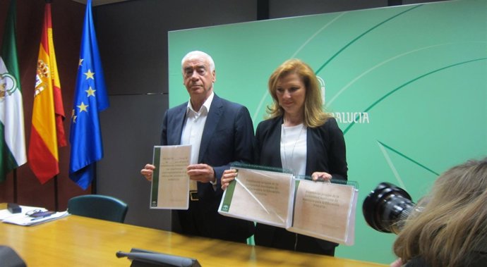 Alonso anuncia 1.000 plazas de maestro para las oposiciones 2015