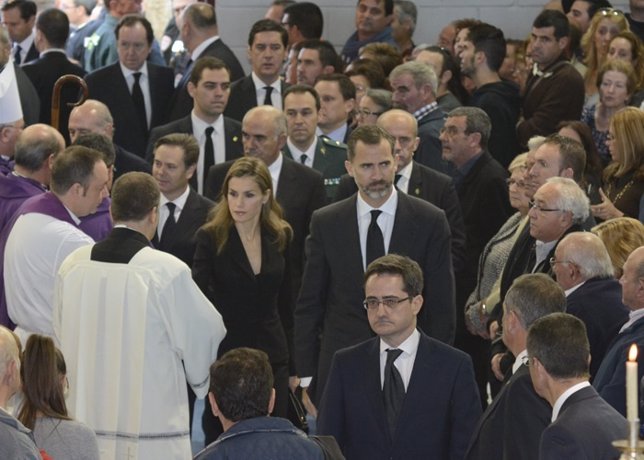 Funeral por las victimas del autobus de CiezaEl rey Felipe y la reina Letizia678