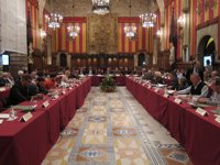 Barcelona pide más control y que se erradiquen los abusos en el CIE pero no su cierre