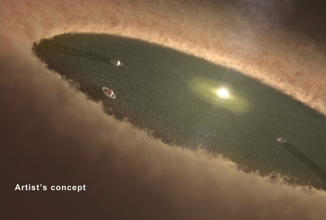 Sistema Solar rodeado de un halo de polvo