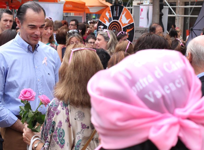 Llombart en la celebración del Día contra el Cáncer de Mama