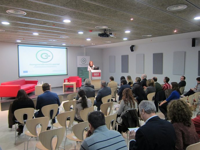 Presentación de un programa de emprendimiento social en Cáceres