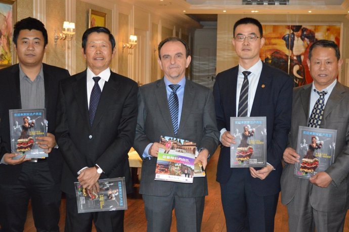 Rafael  Rodríguez se reúne con operadores turísticos de China.