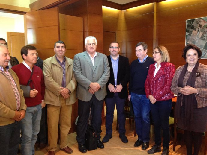 Reunión entre COAG-A, alcaldes y Autoridad Portuaria de Sevilla por el dragado