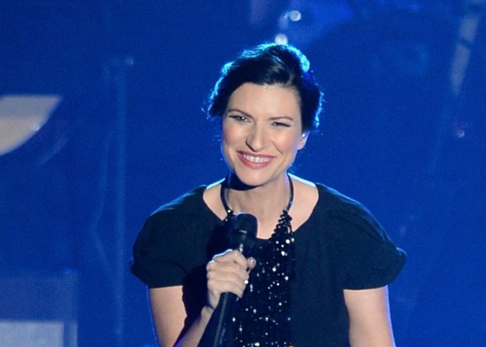 LAS VEGAS, NV - NOVEMBER 20:  Recording artist Laura Pausini performs onstage du