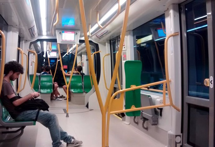 Interior de un convoy del metro de Málaga