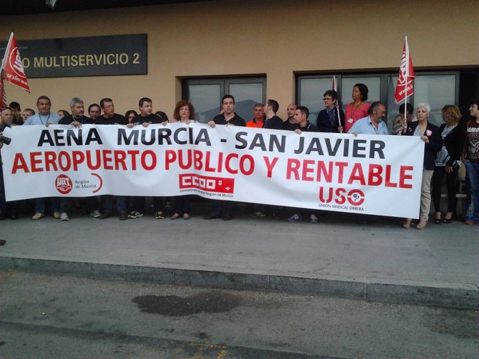 Imagen de la protesta en el aeropuerto de San Javier