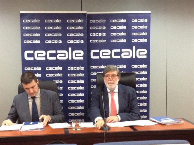 Santiago Aparicio (dcha), presidente de Cecale.