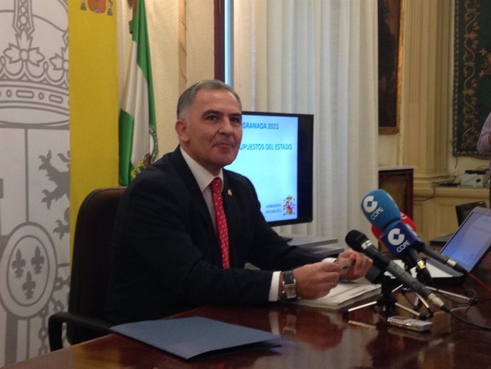 Santiago Pérez en rueda de prensa