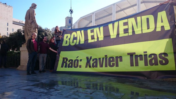 Ricard Gomà en una campaña contra la pista de hielo de pl. Catalunya