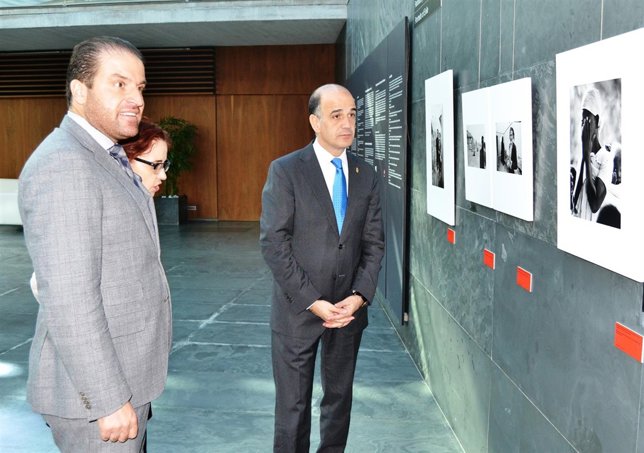 Catalán junto al representante del gobierno regional del Kurdistán en España