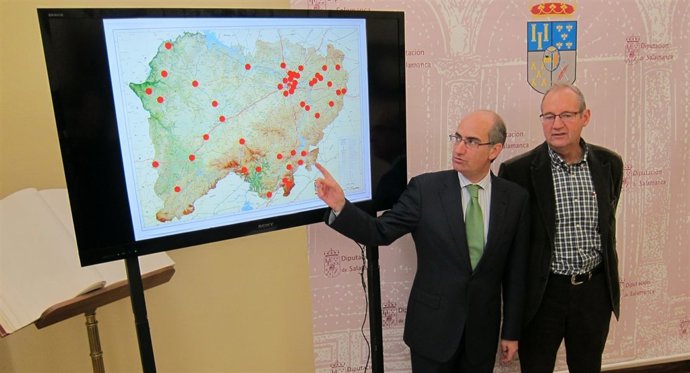 El presidente de la Diputación (I) y el delegado de Deportes