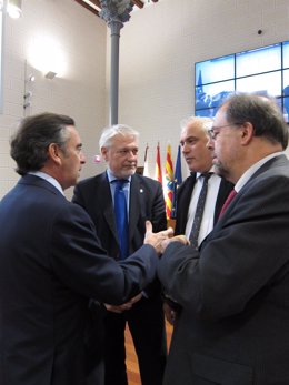 Beamonte charla con Larqué (PP), Miramón (IU) y Fuster (CHA) antes del pleno