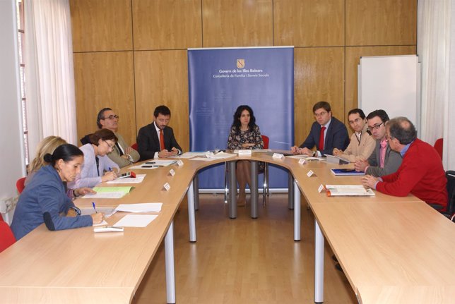 Sandra Fernández y Martí Sansaloni en una reunión            
