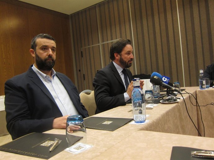 Los representantes de Vox, con Santiago Abascal a la derecha