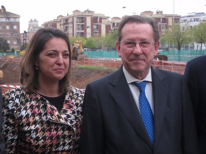 De Llera junto a la delegada del Gobierno andaluz en Córdoba
