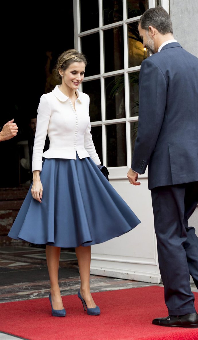 Felipe VI, mira a su Marily Letizia, en Bruselas Bélgica de Felipe Varela
