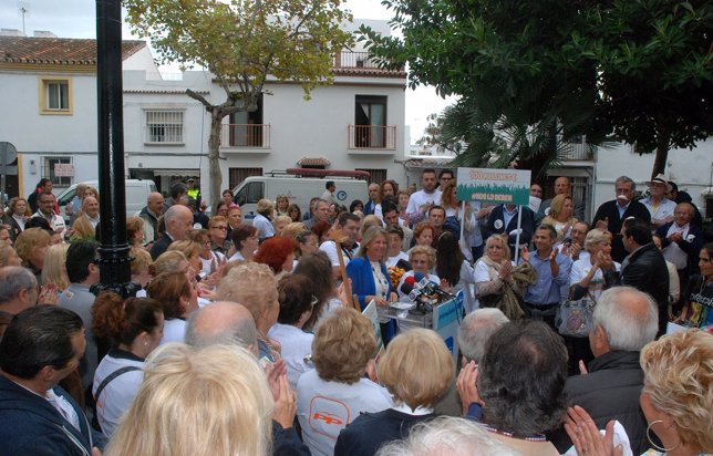 La alcaldesa de Marbella Angeles Muñoz con ciudadanos presenta campaña 